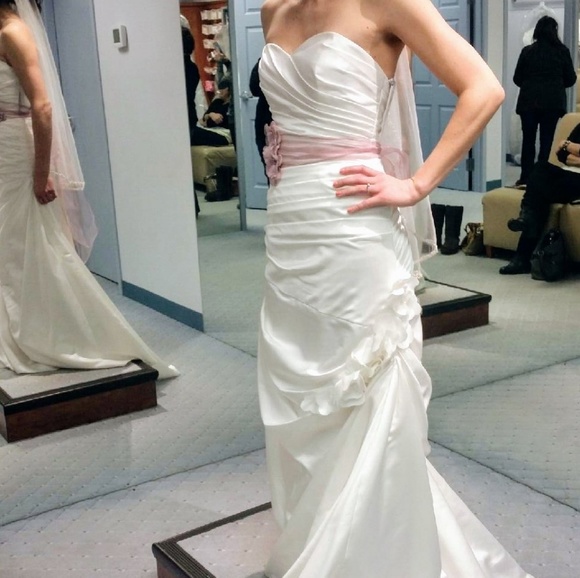 Alfred Angelo Wedding Dress - Picture 5 of 8